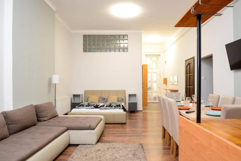 Famous Kiraly Street At Large 3Br 10Ppl @ Central ブダペスト エクステリア 写真